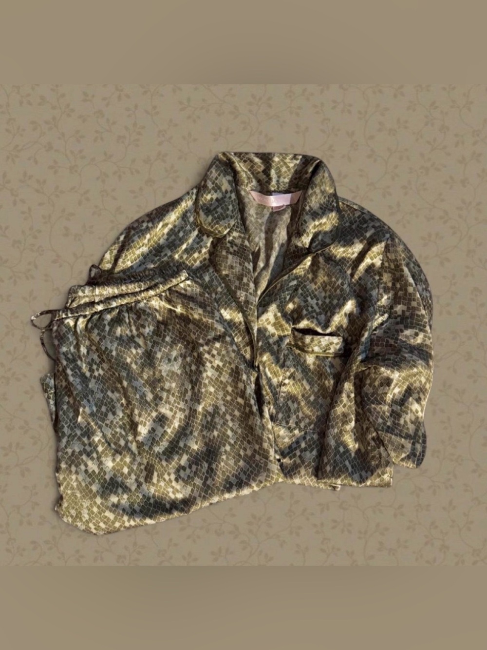 Vintage Y2K Victoria's Secret Metallic Snake-print pj set in Golden Olive